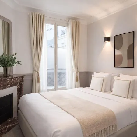 Eiffel Tower - Premium Family Flat With Lift Apartment