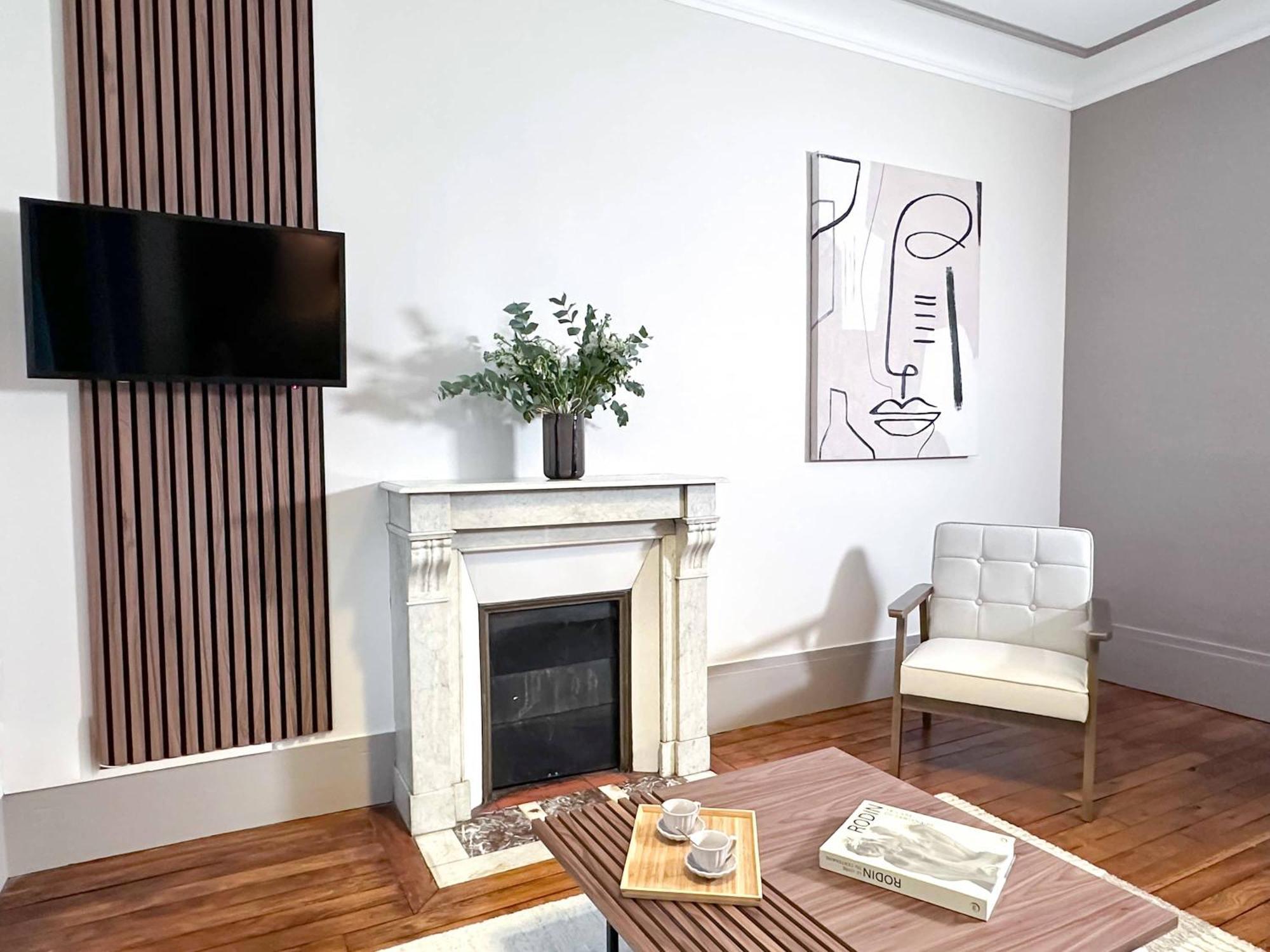 Eiffel Tower - Premium Family Flat With Lift